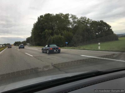 Montrealblauer A5 Richtung Nord Dame raucht und schmeisst mir die Kippe vor den Kühler.jpg